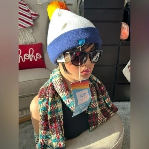 💋 NWT Aldi Gear 2023 Beanie Winter Pom Pom Fleece lined Hat Rainbow 🌈 - Picture 4 of 7
